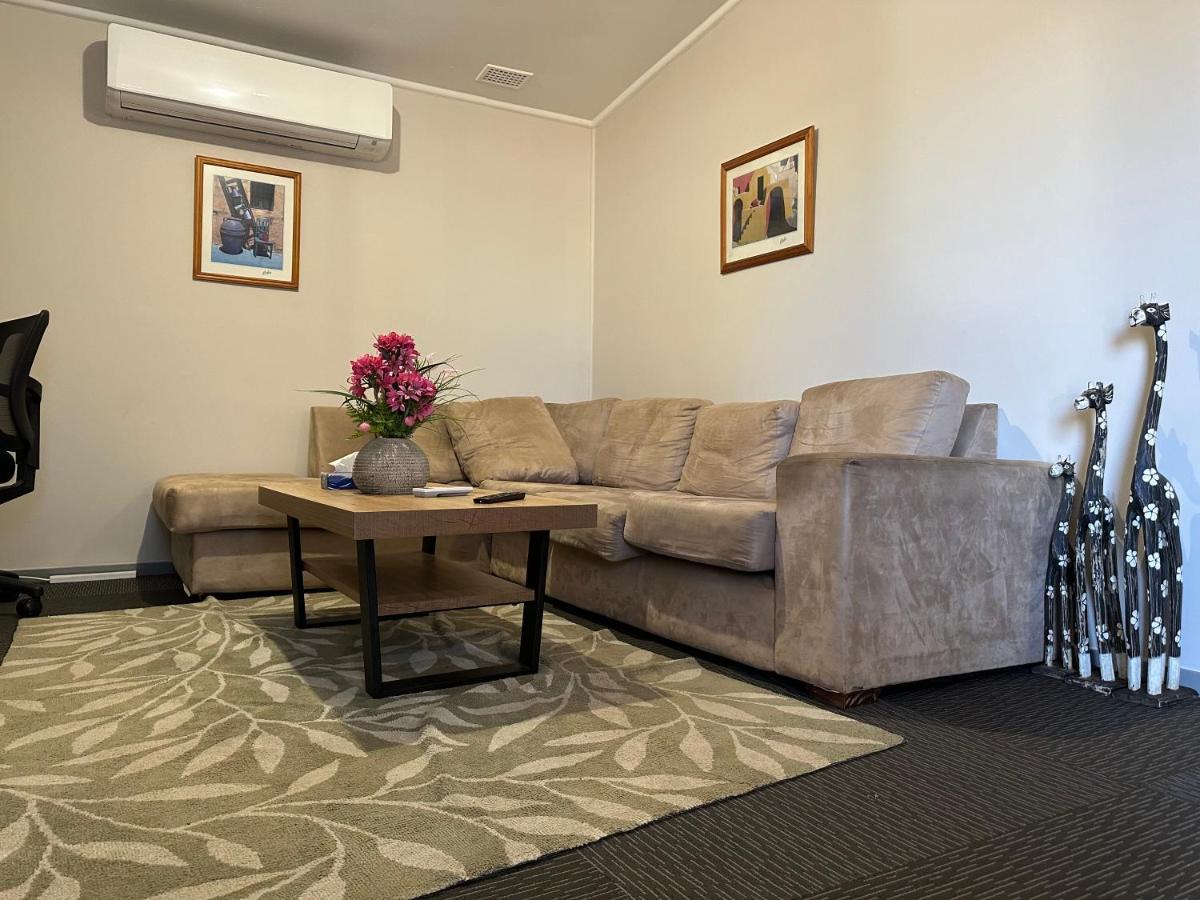 Copper City Motel Кобар Екстериор снимка