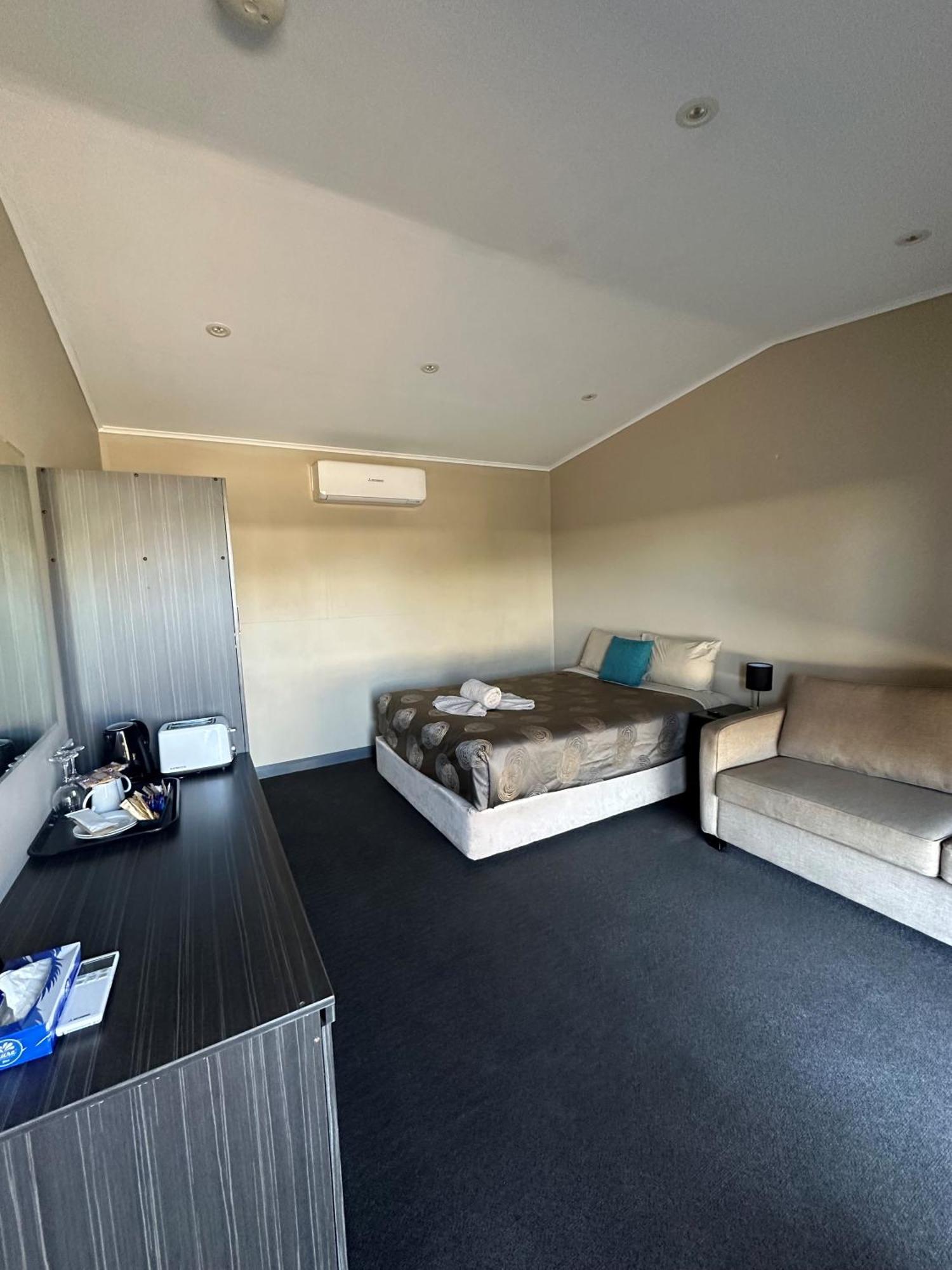 Copper City Motel Кобар Екстериор снимка