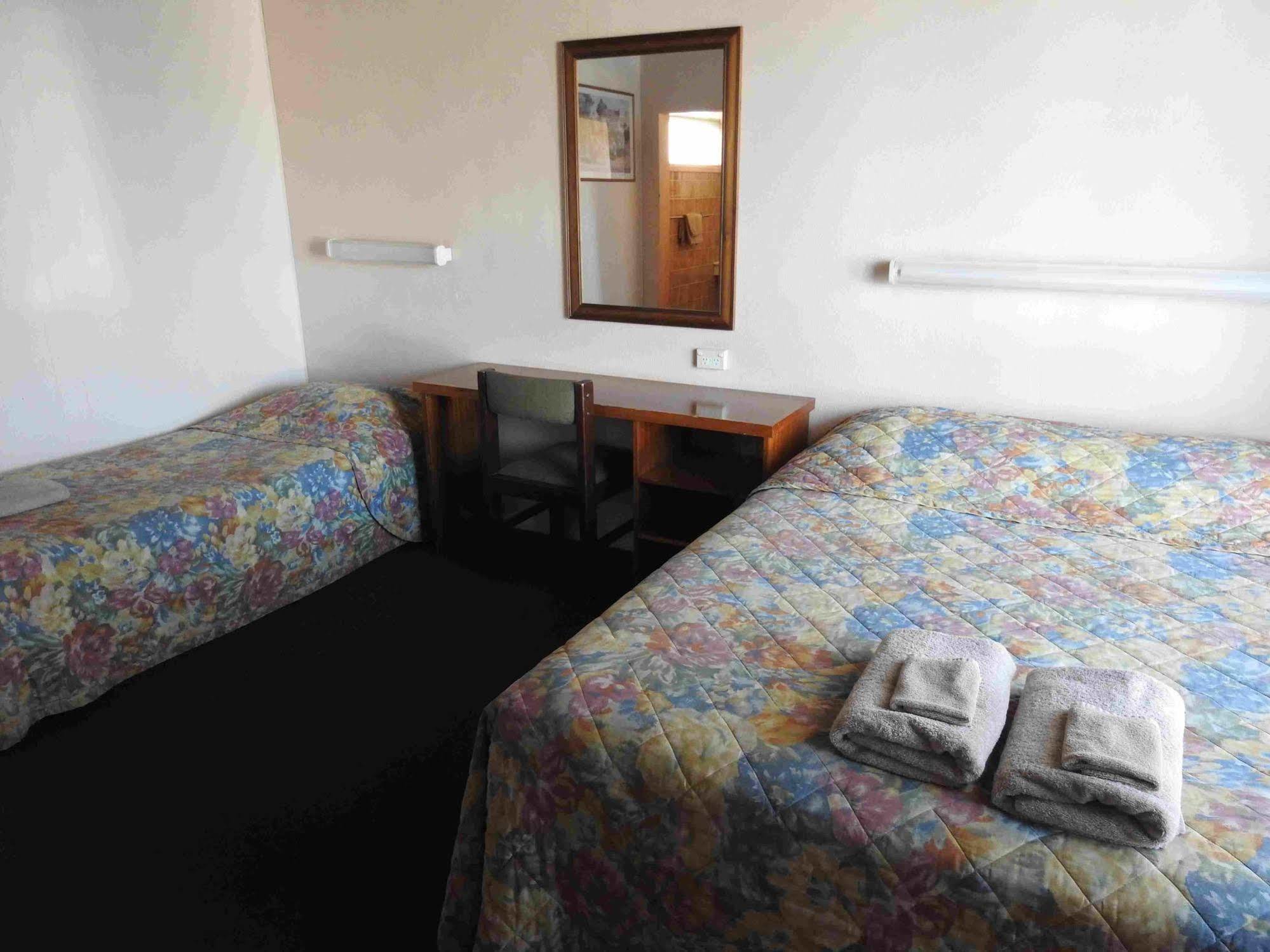 Copper City Motel Кобар Екстериор снимка