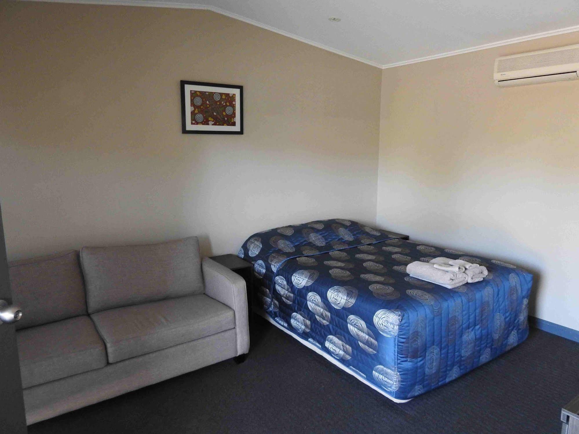 Copper City Motel Кобар Екстериор снимка