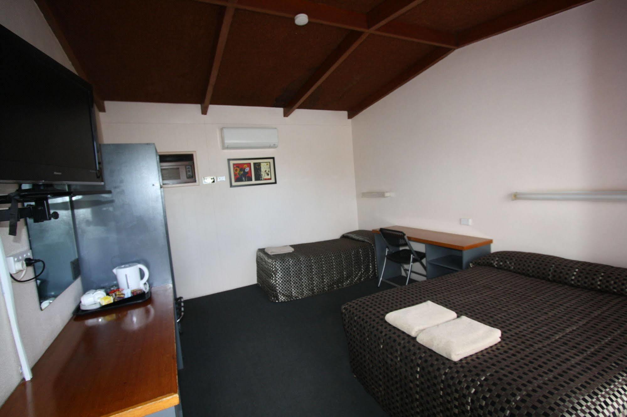 Copper City Motel Кобар Екстериор снимка